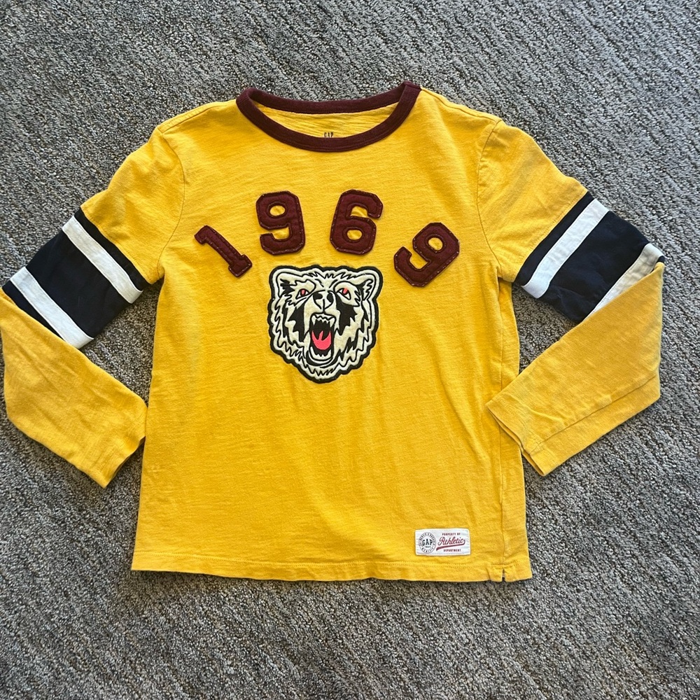 GAP medium long sleeve graphic T